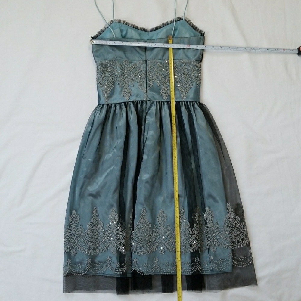 Morgan & Co JR Lace dress - Picture 8 of 8